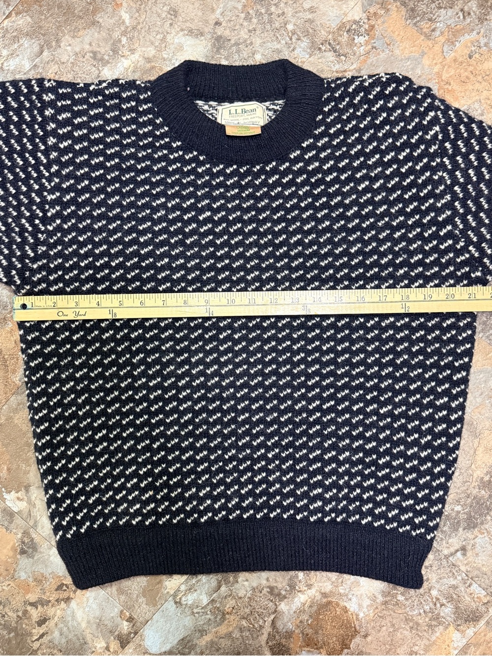 Vintage L.L. Bean Navy & White Textured Crewneck Sweater - Picture 3 of 8